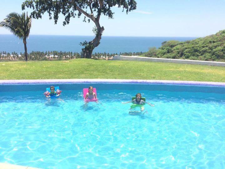 Playa Limoncito Hills: Beachfront Villas with Private or Shared Pools Exterior photo
