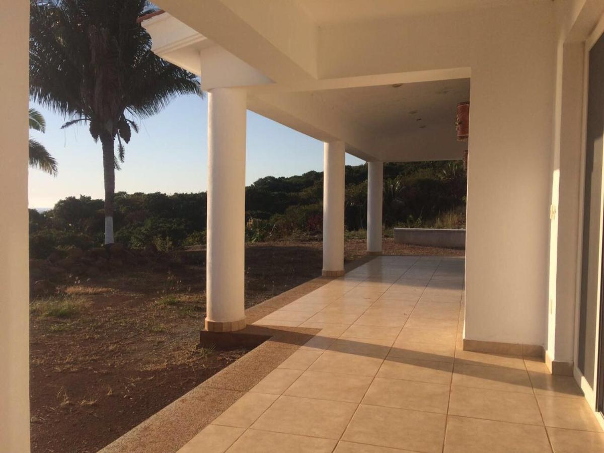Playa Limoncito Hills: Beachfront Villas with Private or Shared Pools Exterior photo