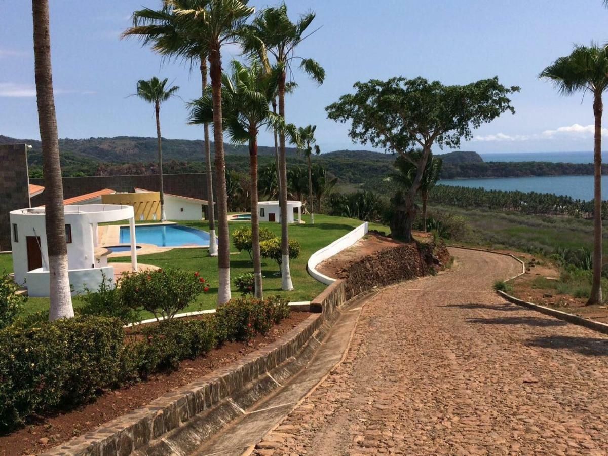 Playa Limoncito Hills: Beachfront Villas with Private or Shared Pools Exterior photo