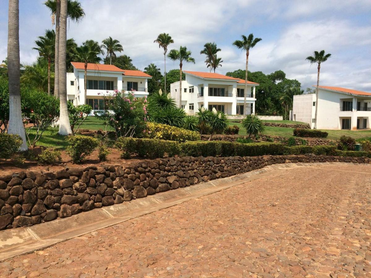Playa Limoncito Hills: Beachfront Villas with Private or Shared Pools Exterior photo