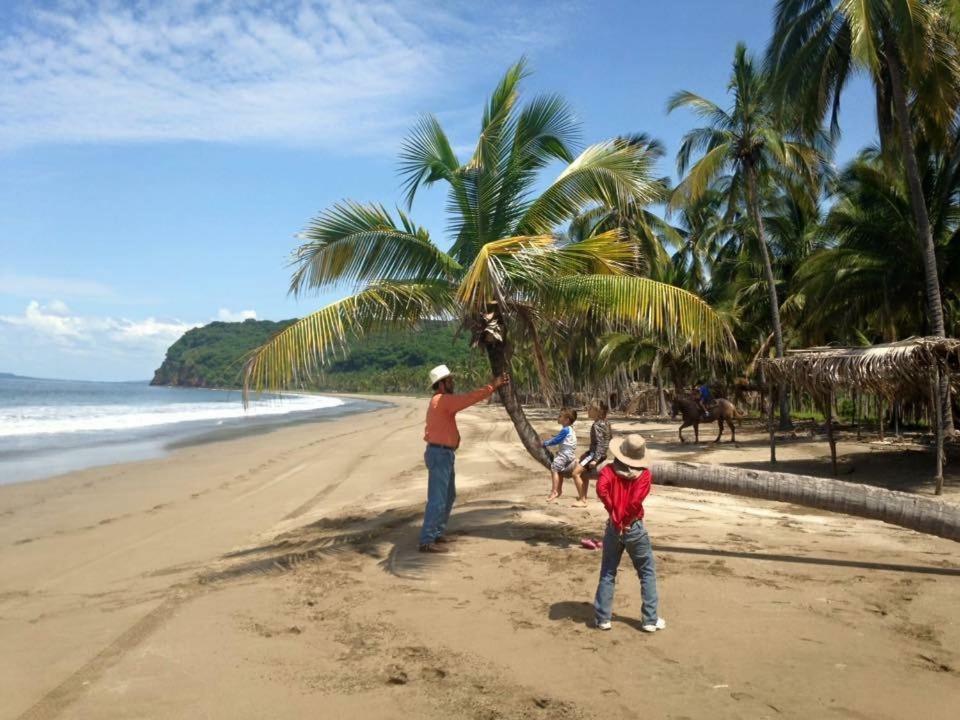 Playa Limoncito Hills: Beachfront Villas with Private or Shared Pools Exterior photo