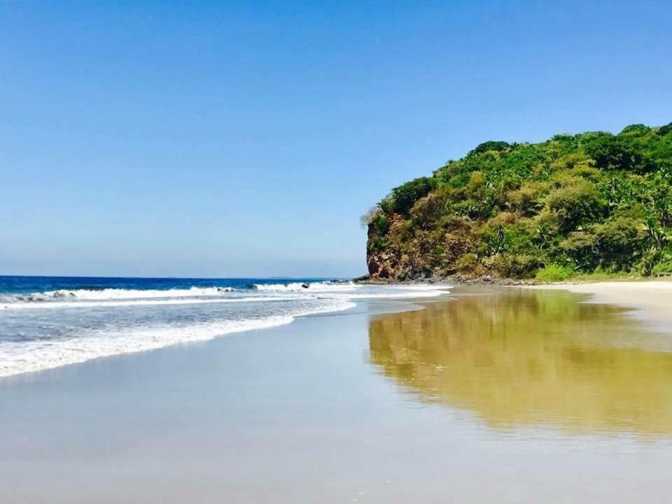 Playa Limoncito Hills: Beachfront Villas with Private or Shared Pools Exterior photo