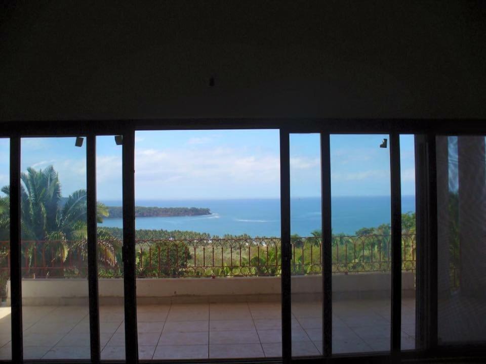 Playa Limoncito Hills: Beachfront Villas with Private or Shared Pools Exterior photo