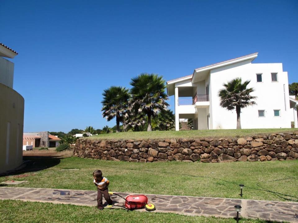 Playa Limoncito Hills: Beachfront Villas with Private or Shared Pools Exterior photo