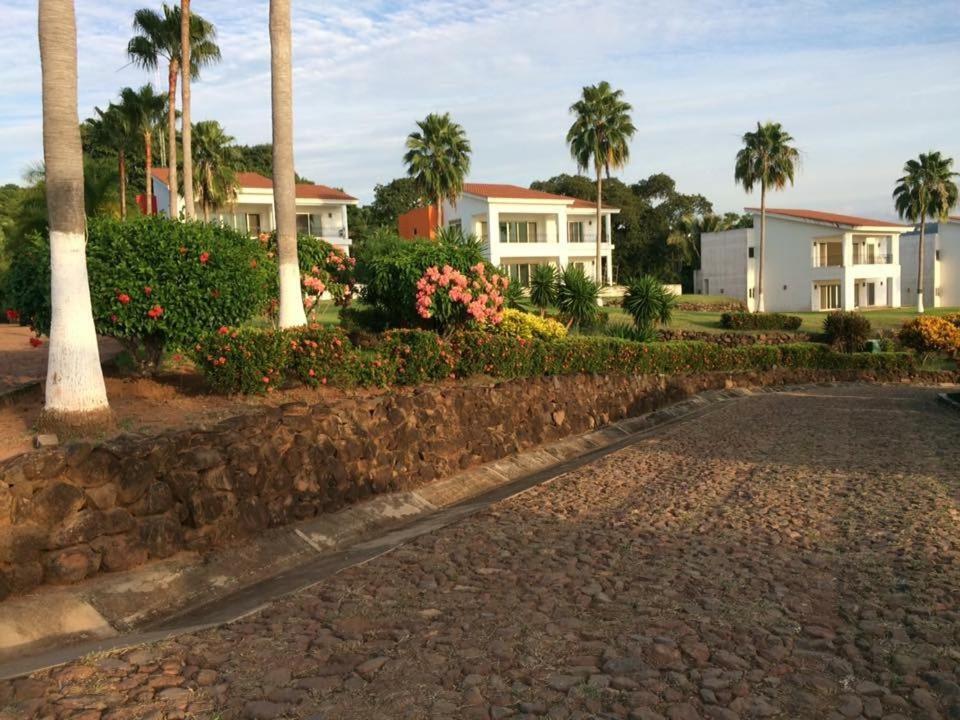 Playa Limoncito Hills: Beachfront Villas with Private or Shared Pools Exterior photo