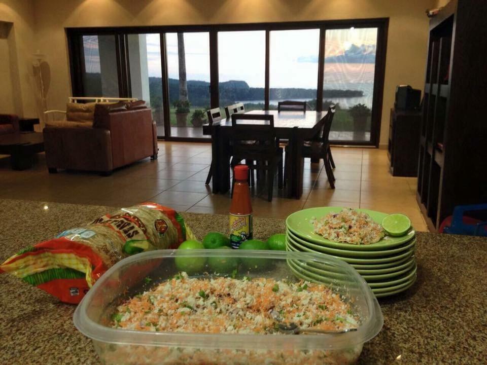 Playa Limoncito Hills: Beachfront Villas with Private or Shared Pools Exterior photo
