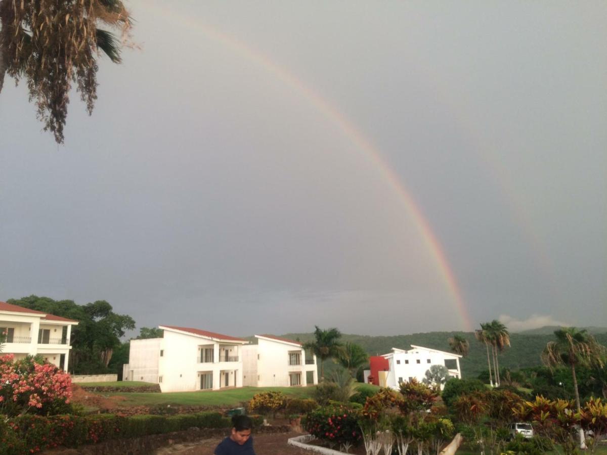 Playa Limoncito Hills: Beachfront Villas with Private or Shared Pools Exterior photo