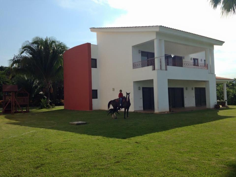 Playa Limoncito Hills: Beachfront Villas with Private or Shared Pools Exterior photo